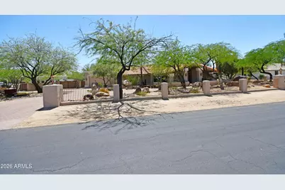 4701 W Misty Willow Lane, Glendale, AZ 85310 - Photo 2