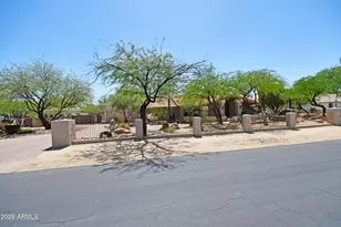 4701 W Misty Willow Ln, Glendale, AZ 85310 - Photo 2