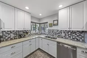 4523 N 35th Pl, Phoenix, AZ 85018 - Photo 16