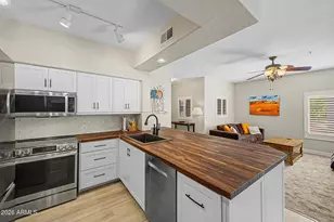7401 W Arrowhead Clubhouse Dr, Glendale, AZ 85308 - Photo 1
