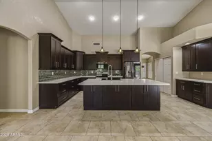 3861 E Amberwood Dr, Phoenix, AZ 85048 - Photo 2