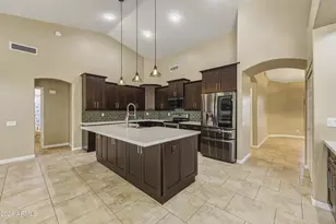3861 E Amberwood Dr, Phoenix, AZ 85048 - Photo 4
