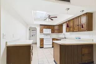2426 N Shade Tree Cir, Tucson, AZ 85715 - Photo 6