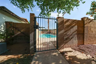 3135 N 38th Street #Unit 5, Phoenix, AZ 85018 - Photo 32