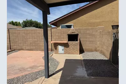 8565 W Tuckey Lane, Glendale, AZ 85305 - Photo 12