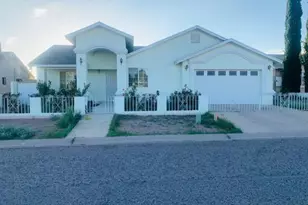 704 N Elizabeth Ave, Douglas, AZ 85607 - Photo 1