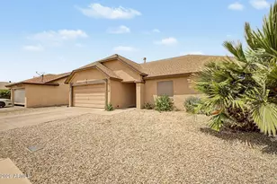 10118 W Medlock Ave, Glendale, AZ 85307 - Photo 2