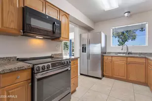 10824 W Crosby Dr, Sun City, AZ 85351 - Photo 8