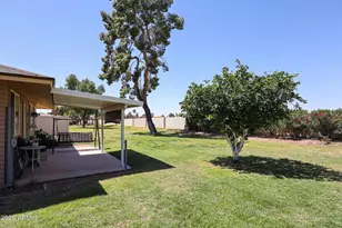 19022 N Lakeforest Dr, Sun City, AZ 85373 - Photo 2