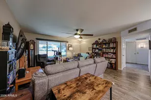 19022 N Lakeforest Dr, Sun City, AZ 85373 - Photo 10