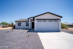 9325 W Oneida Dr, Arizona City, AZ 85123 - Photo 2