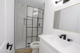 2142 W Kerry Ln, Phoenix, AZ 85027 - Photo 8