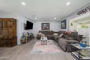 10718 W Cheryl Dr, Sun City, AZ 85351 - Photo 8