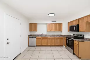 8952 W Royal Palm Rd, Peoria, AZ 85345 - Photo 10