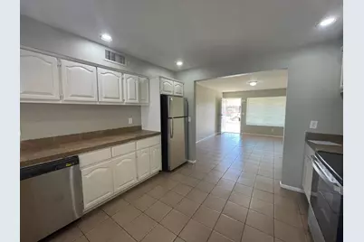 10902 W Montecito Avenue, Phoenix, AZ 85037 - Photo 6