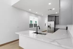 2805 E Trumbull Rd, Phoenix, AZ 85040 - Photo 6