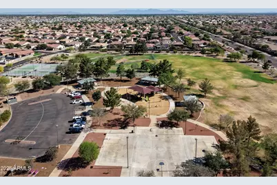 10610 W Country Club Trail, Peoria, AZ 85383 - Photo 48