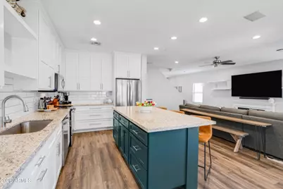 10610 W Country Club Trail, Peoria, AZ 85383 - Photo 12