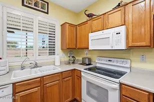 19113 N Hunters Run, Surprise, AZ 85387 - Photo 8