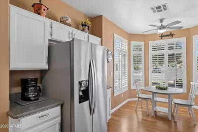 10259 W Mohawk Lane, Peoria, AZ 85382 - Photo 6