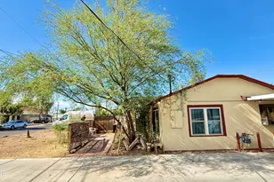 2639 N 28th Pl, Phoenix, AZ 85008 - Photo 2