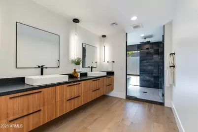 2022 E Gardenia Avenue, Phoenix, AZ 85020 - Photo 8