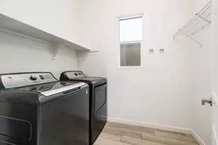 923 E Paseo Way, Phoenix, AZ 85042 - Photo 16