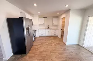 3339 W Country Gables Dr, Phoenix, AZ 85053 - Photo 2
