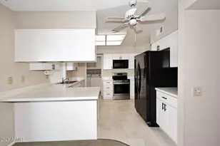 10010 W Sandstone Dr, Sun City, AZ 85351 - Photo 10