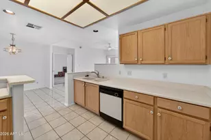 10410 N Cave Creek Rd, Phoenix, AZ 85020 - Photo 14
