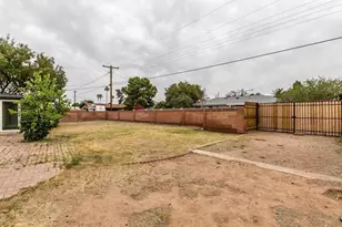 2445 N 38th St, Phoenix, AZ 85008 - Photo 22