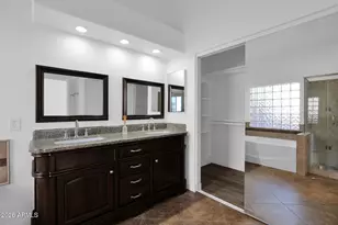 1011 W Kelton Ln, Phoenix, AZ 85023 - Photo 18