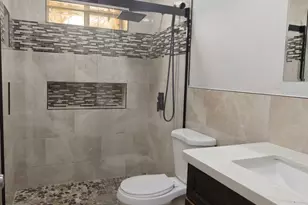 2512 N 47th Dr, Phoenix, AZ 85035 - Photo 4