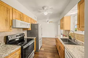 10413 W Mission Ln, Sun City, AZ 85351 - Photo 8
