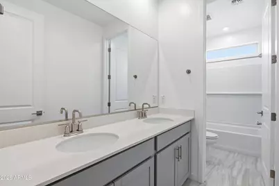 10223 S 20th Lane, Phoenix, AZ 85041 - Photo 22