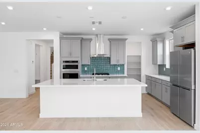 10223 S 20th Lane, Phoenix, AZ 85041 - Photo 6