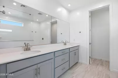 10223 S 20th Lane, Phoenix, AZ 85041 - Photo 18