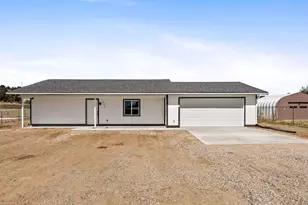 18278 S Frontier Rd, Peeples Valley, AZ 86332 - Photo 2