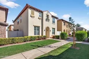 886 S Huish Dr, Gilbert, AZ 85296 - Photo 2
