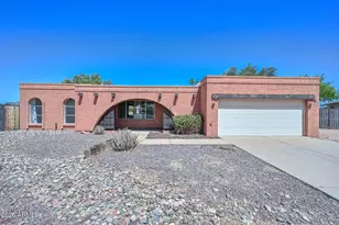 8442 N 48th Dr, Glendale, AZ 85302 - Photo 2