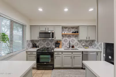 3402 N 32nd Street #163, Phoenix, AZ 85018 - Photo 1