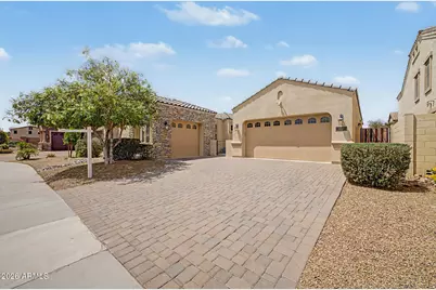 112 E Crescent Place, Chandler, AZ 85249 - Photo 1