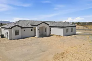 17587 W Dale Ln, Surprise, AZ 85387 - Photo 4