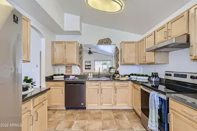 5770 W Seldon Lane, Glendale, AZ 85302 - Photo 6