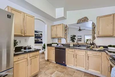 5770 W Seldon Lane, Glendale, AZ 85302 - Photo 4
