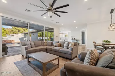 3401 N 34th Place, Phoenix, AZ 85018 - Photo 4
