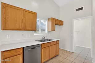 2335 E Sherri Dr, Gilbert, AZ 85296 - Photo 10