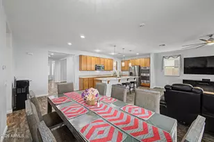 744 W Desert Hollow Dr, San Tan Valley, AZ 85143 - Photo 4