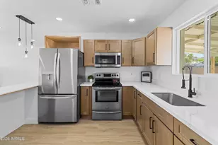 231 W Winston Dr, Phoenix, AZ 85041 - Photo 4