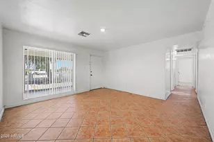 2031 N 37th Dr, Phoenix, AZ 85009 - Photo 8